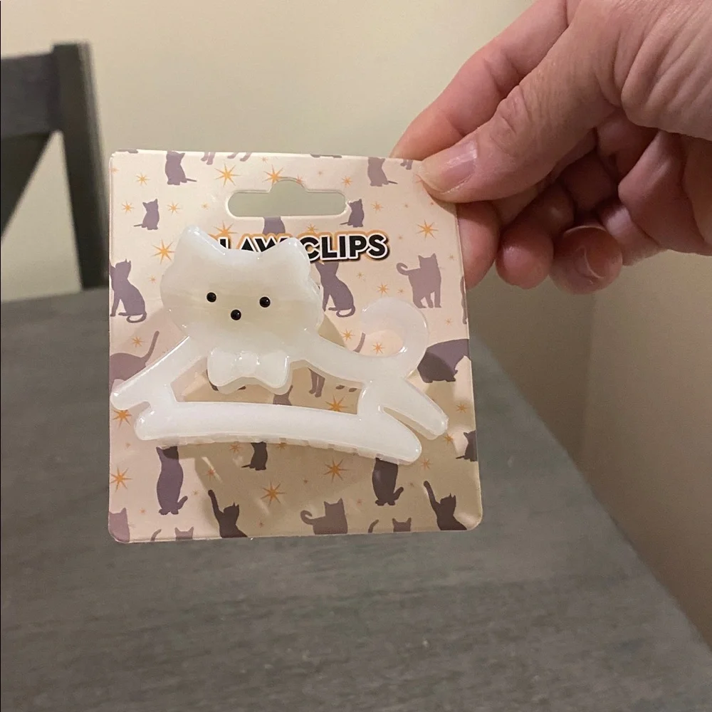 White Cat Hair Clip